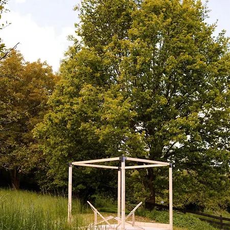 게스트하우스 Dwie Brzozy Wegetarianskie Siedlisko 3*